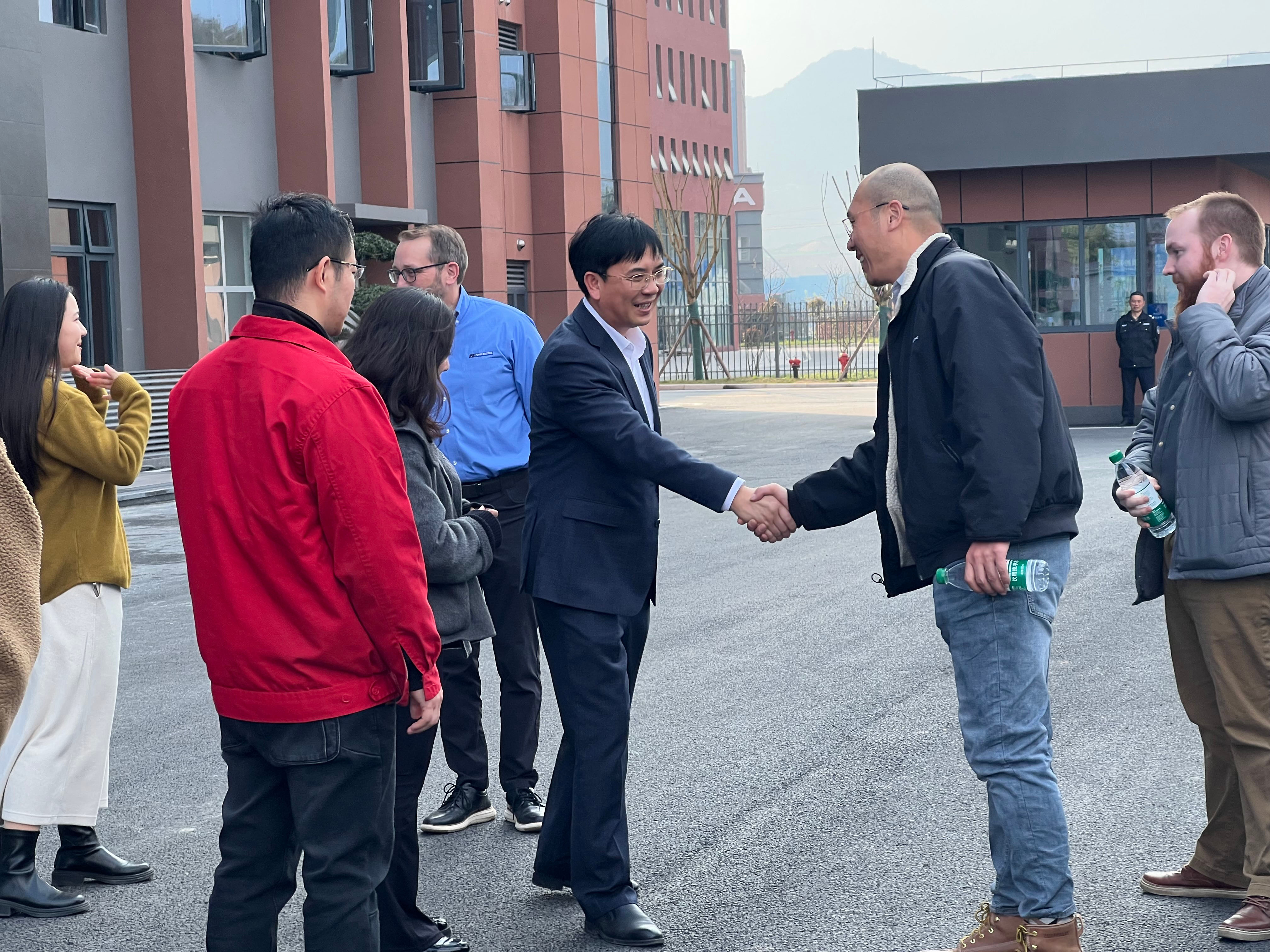 跨境合作再启航！美国PE公司高层代表团莅临我司参观互换，推动双赢发展
